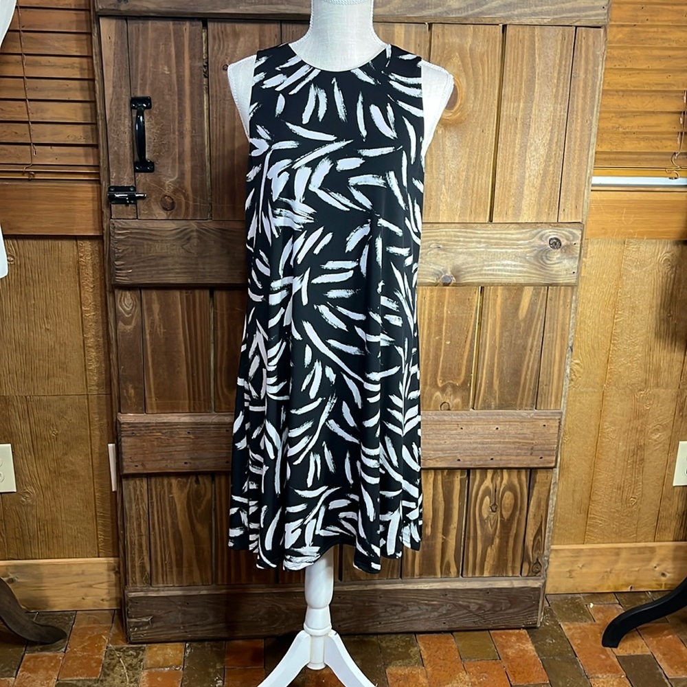 Kasper brand sleeveless dress size Med 2166